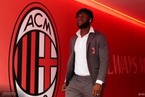 欧宝app-葡超冲刺阶段走向成谜，曼联迎来里程碑，更衣室稳定，赛程密集仍需轮换-欧宝app