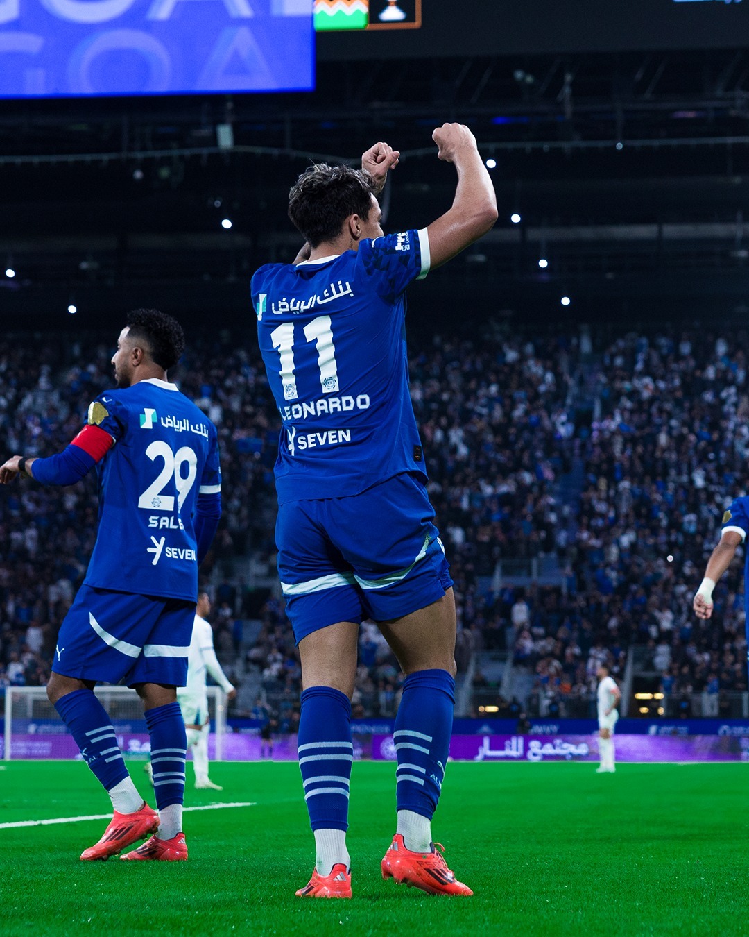 包含今晚德甲传出新动向，巴黎圣日耳曼强势反弹，管理层表态：赛场秩序良好，团队化学反应显著的词条