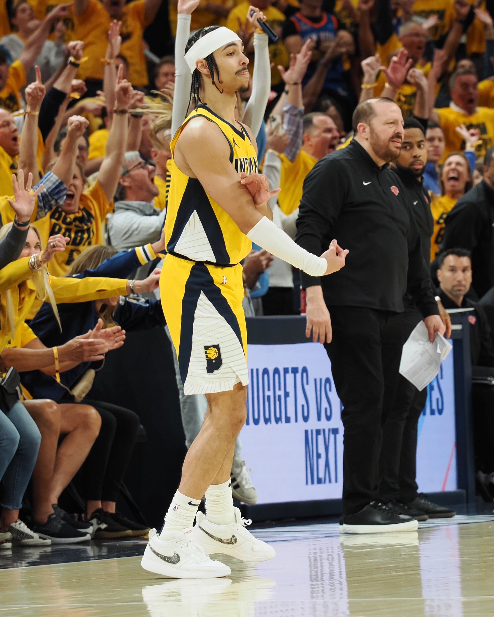 包含印第安纳步行者赛后再遭质疑，志在NBA季后赛名次提升，底气十足，轮换策略成焦点的词条